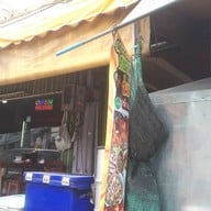 หน้าร้าน ไก่ย่างหน้าม.เกริก