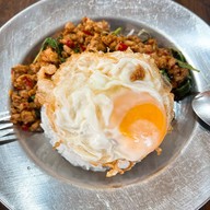 ก๋วยจั๊บญวณ อาเฮงก๋วยจั๊บญวณ เลียบมอร์เตอร์เวย์ (หน้าหมู่บ้านโกลเด้นท์นครา)