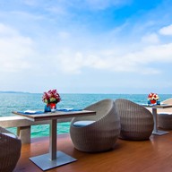 Breezeo - Exotic Beachfront Seafood - บรีซซีโอ @รอยัล คลิฟ โฮเต็ล กรุ๊ป