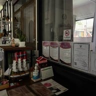 ช่างนวด และ ช่างเล็บ 1