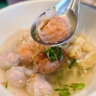 Chim charm (ก๋วยเตี๋ยวปลาคาเฟ่) พัทยา