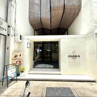 หน้าร้าน bite and bond