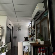 ช่างนวด และ ช่างเล็บ 1