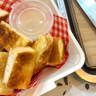 มาจอยนมสดขนมปัง (majoyjoy.bkk) ปั๊มบางจากท่าข้าม