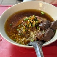 ข้าวต้มรถแดง (ข้าวต้มทรงเครื่อง)