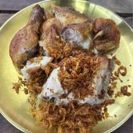 ไก่ทอดเจ๊กี ส้มตำโปโล ลุมพินี