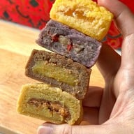 Kyo Roll En เกทเวย์ เอกมัย