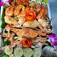 รัชนีซีฟู้ด