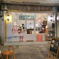 หน้าร้าน Somewhere In Songwat Cafe