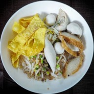 เมนูของร้าน ก๋วยเตี๋ยวลูกชิ้นปลาธนัญญา