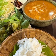เมนูของร้าน ขนมจีนต้นก้ามปู นวลจันทร์ .