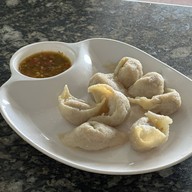 ก้อง ลูกชิ้นปลา