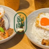 อิ่มเอม อาหารไทย&สมูทตี้