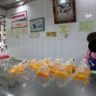 บรรยากาศ ขนมหวานตลาดพลูเจ้าเก่า (แม่เจ็ง) หน้าถนน