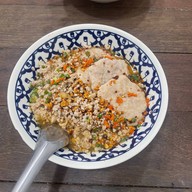 เมนูของร้าน เล็กใหญ่ก๋วยเตี๋ยวต้มยำโบราณสาขาตรงสามย่าน ตรงสามย่าน