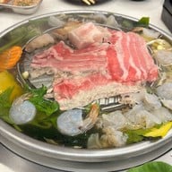 นักล่าหมูกระทะ ตลาดยิ่งเจริญ