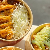 maneefriedchicken - ข้าว ไก่ทอด & ไข่ข้น สาขาสันติธรรม