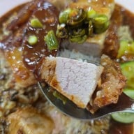 ข้าวหมูแดงหมูกรอบ ศรีวัช เชิญชิม รามอินทรา