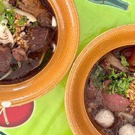 ซ้ง ก๋วยเตี๋ยวเนื้อตุ๋น หมูตุ๋น MRT สุทธิสาร