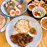 ก๋วยเตี๋ยวต้มยำหมูบะช่อเฮียตง -