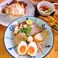 ก๋วยเตี๋ยวต้มยำหมูบะช่อเฮียตง -