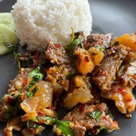 ก๋วยเตี๋ยวเนื้อตุ๋นเฮียปอ ถนนอำเภอ เมืองสุราษ