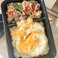 อร่อยเฉย...กะเพราถาด ลาดพร้าว-วังหิน