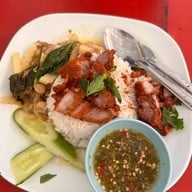 เมนูของร้าน กินกัน ข้าวหมูย่าง( เส้นแซ่บ) ถนนนางลิ้นจี่