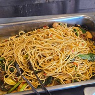 เมนูของร้าน ข้าวแกงกลางเมือง ถนนเจริญราษฎร์ - ถนนจันทน์