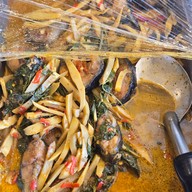 เมนูของร้าน ข้าวแกงกลางเมือง ถนนเจริญราษฎร์ - ถนนจันทน์