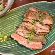 อีหล่า อีสานกายะ ทองหล่อ