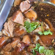 เมนูของร้าน ข้าวแกงกลางเมือง ถนนเจริญราษฎร์ - ถนนจันทน์