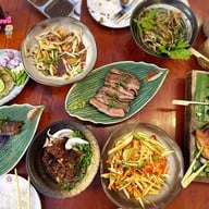 อีหล่า อีสานกายะ ทองหล่อ