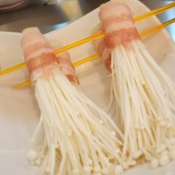 สุกี้ ล่าเม่ย หม่าล่า 辣妹麻辣旋转小火锅 มีโชคพลาซ่า