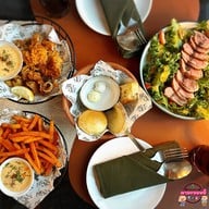 Brooks Brunch & Bar  เลียบคลองประปาแจ้งวัฒนะฝั่งเมืองทอง