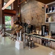 Nana Coffee Roasters เลียบทางด่วน/ประดิษฐ์มนูธรรม ซอย3