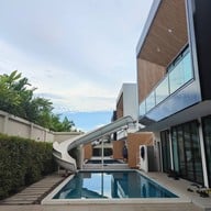 Villa Poollay Resort & Pool Villa