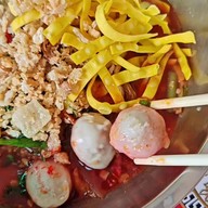 ป้าเมืองก๋วยเตี๋ยวกะละมังป้าเมือง