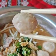ป้าเมืองก๋วยเตี๋ยวกะละมังป้าเมือง