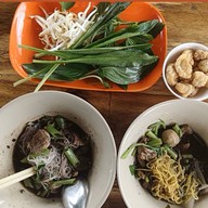 ก๋วยเตี๋ยวเรือนายนนท์รสเด็ดวัดเสมียนนารี สาขาวัดเสมียนนารี อร่อยไม่ต้องปรุง