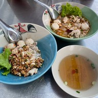 หอมฟุ้ง ก๋วยเตี๋ยวต้มยำ วัดสุทัศน์ (เสาชิงช้า) หอมฟุ้ง ก๋วยเตี๋ยวต้มยำ วัดสุทัศน์ (เสาชิงช้า)