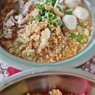 ป้าเมืองก๋วยเตี๋ยวกะละมังป้าเมือง