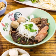 ก๋วยเตี๋ยวเรือนายนนท์รสเด็ดวัดเสมียนนารี สาขาวัดเสมียนนารี อร่อยไม่ต้องปรุง