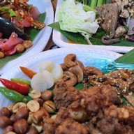 ป๋าบอล แซ่บนัว