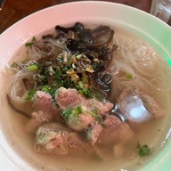 Madam Pahtehh 2515 หมากแข้ง