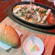 Madam Pahtehh 2515 หมากแข้ง