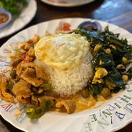 ข้าวแกงพี่น้อย