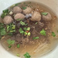 ก๋วยเตี๋ยวเฮียธง ลูกชิ้นเนื้อวัว