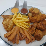 ร้านจันทร์ฉายสเต็ก&คาเฟ่ โรบินสัน