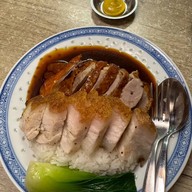 Apollo duck อพอลโล่ดั๊ก 👍 🍤🦆ข้าวหน้าเป็ด บะหมี่เกี๊ยวกุ้ง ข้าวหน้าไก่ หมูกรอบอร่อย ชานมฮ่องกง เป็ดย่างฮ่องกง หมูแดง roast duck bbq pork wonton mee หมูกรอบฮ่องกง เป็ดย่างโฟว์ซีซั่น บะหมี่เกี๊ยว สาทร